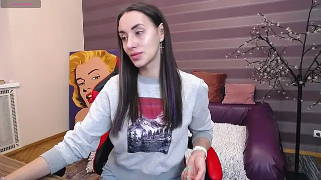 Snapshot of JenniferStone chatting on 02-05-25, 08:11 JenniferStone online show from 02-05-25, 08:11