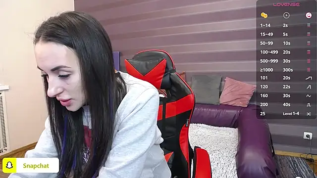 Snapshot of JenniferStone chatting on 02-14-25, 07:07 JenniferStone online show from 02-14-25, 07:07