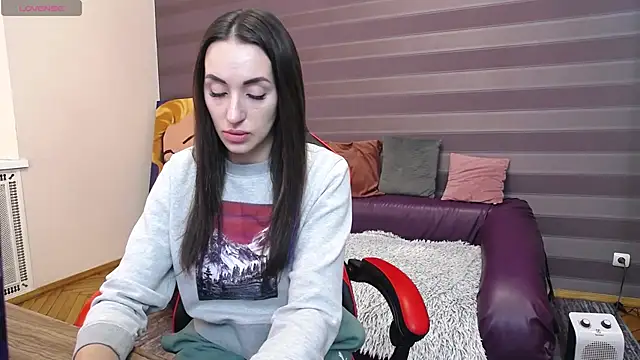 Snapshot of JenniferStone chatting on 03-17-25, 07:46 JenniferStone online show from 03-17-25, 07:46