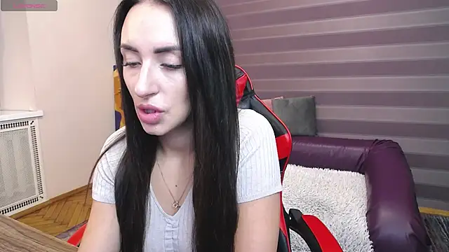 Snapshot of JenniferStone chatting on 10-11-25, 06:45 JenniferStone online show from 10-11-25, 06:45