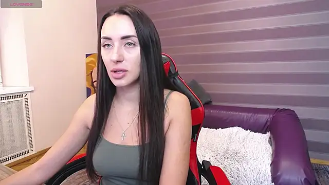 Snapshot of JenniferStone chatting on 10-14-25, 06:47 JenniferStone online show from 10-14-25, 06:47