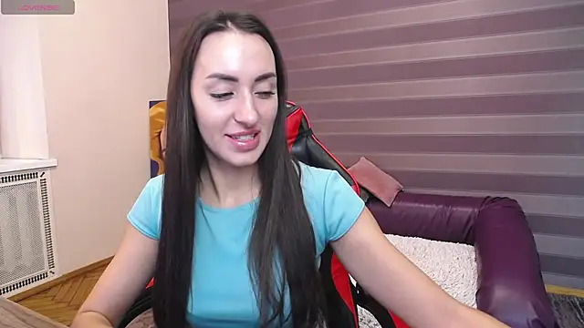 Snapshot of JenniferStone chatting on 10-28-25, 07:56 JenniferStone online show from 10-28-25, 07:56