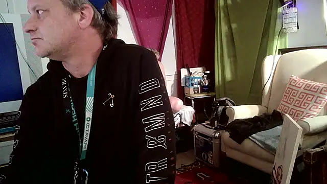 Snapshot of Foxxyhoneypott chatting on 03-13-25, 07:09 Foxxyhoneypott online show from 03-13-25, 07:09