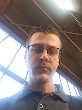 luckyluuk25 online show from 03-04-26, 12:22