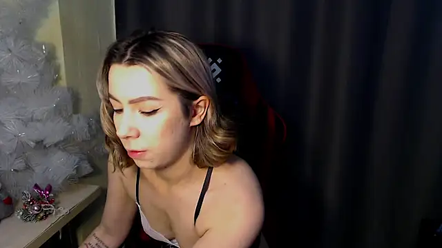 Snapshot of meganluss chatting on 12-18-25, 04:29 meganluss online show from 12-18-25, 04:29