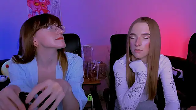 Snapshot of doll_vey chatting on 12-22-25, 02:08 doll vey online show from 12-22-25, 02:08