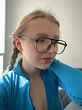 Snapshot of EvaBrooklyn chatting on 02-27-25, 12:13 EvaBrooklyn online show from 02-27-25, 12:13