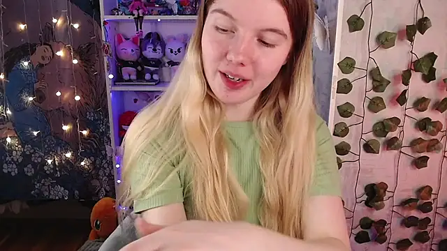 Strawberry juli online show from 02-27-25, 05:24