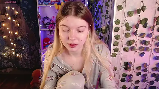 Strawberry juli online show from 03-07-25, 01:53