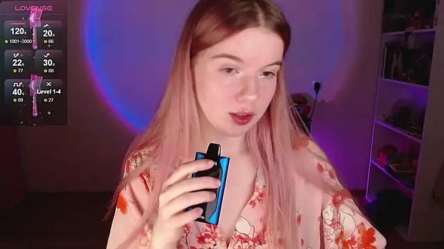 Snapshot of Strawberry_juli chatting on 12-22-25, 03:53 Strawberry juli online show from 12-22-25, 03:53