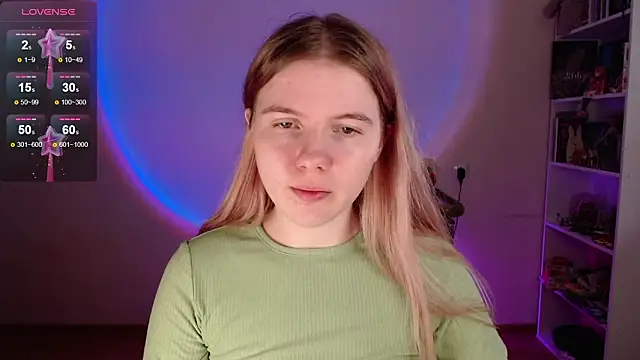 Snapshot of Strawberry_juli chatting on 02-15-26, 07:51 Strawberry juli online show from 02-15-26, 07:51