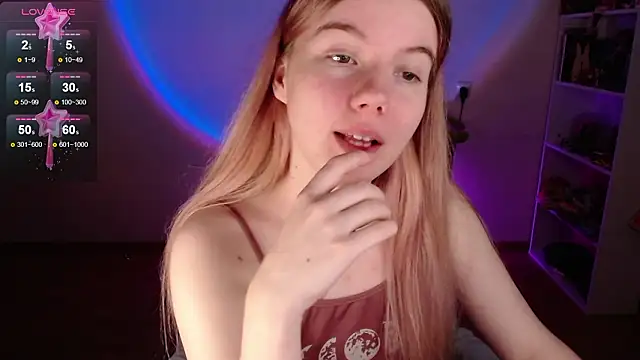 Snapshot of Strawberry_juli chatting on 02-21-26, 02:12 Strawberry juli online show from 02-21-26, 02:12