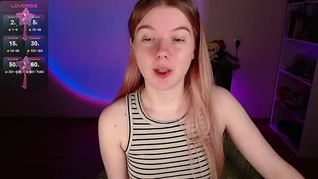 Snapshot of Strawberry_juli chatting on 03-12-26, 02:39 Strawberry juli online show from 03-12-26, 02:39