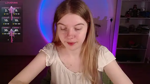 Snapshot of Strawberry_juli chatting on 05-07-26, 10:42 Strawberry juli online show from 05-07-26, 10:42
