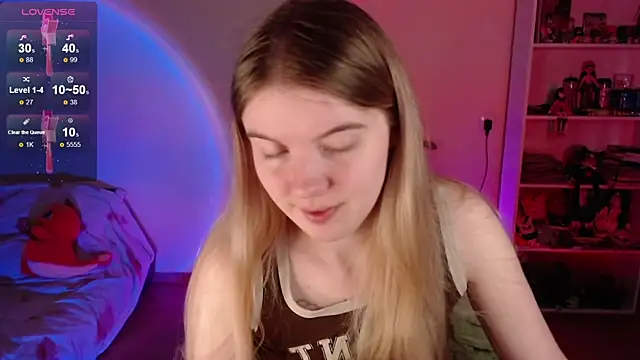 Snapshot of Strawberry_juli chatting on 05-19-26, 05:36 Strawberry juli online show from 05-19-26, 05:36