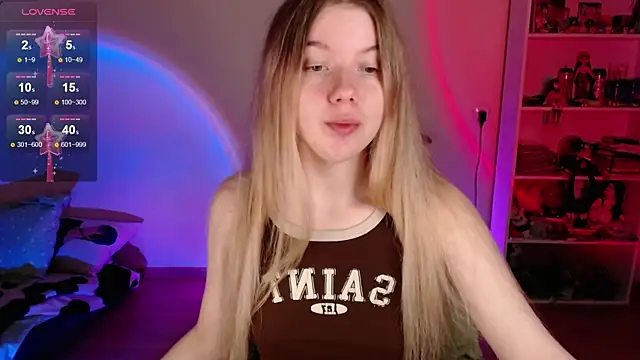 Snapshot of Strawberry_juli chatting on 05-23-26, 03:01 Strawberry juli online show from 05-23-26, 03:01