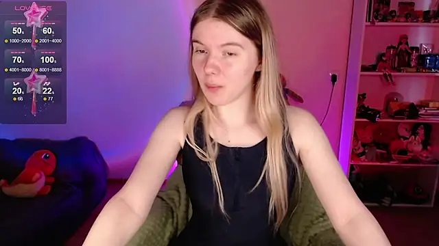Snapshot of Strawberry_juli chatting on 06-06-26, 05:34 Strawberry juli online show from 06-06-26, 05:34