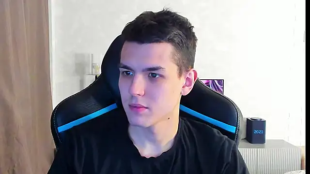 Snapshot of TravisRevas chatting on 03-14-25, 05:24 TravisRevas online show from 03-14-25, 05:24