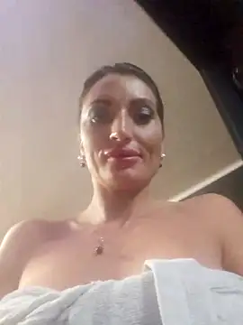 zoeylarkens online show from 10-27-25, 04:16