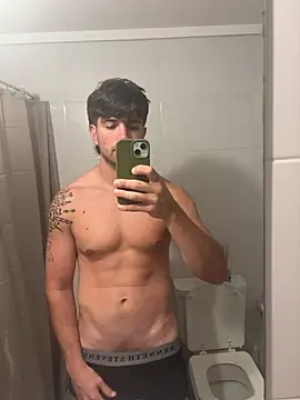 Snapshot of shuki0101 chatting on 02-13-26, 03:30 shuki0101 online show from 02-13-26, 03:30