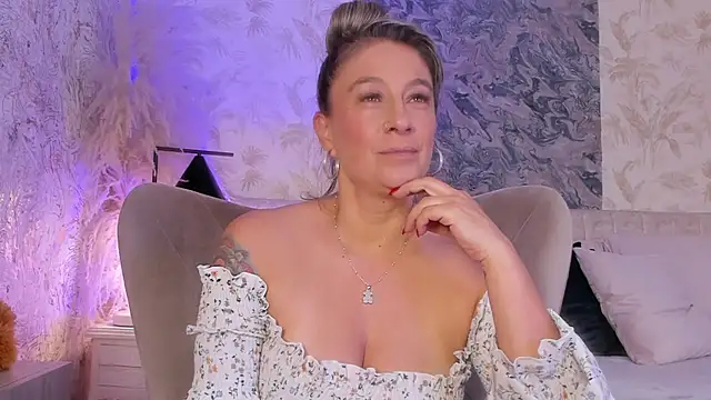 Liannaa  online show from 11-03-25, 06:31