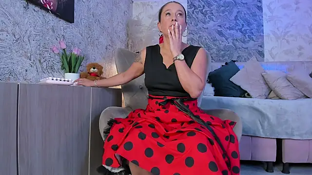 Liannaa  online show from 02-16-26, 07:32