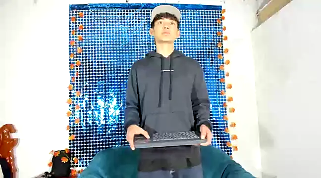 Snapshot of Maxxi_hot23 chatting on 02-26-25, 01:43 Maxxi hot23 online show from 02-26-25, 01:43