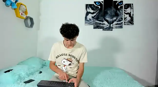 Snapshot of Maxxi_hot23 chatting on 03-08-25, 03:02 Maxxi hot23 online show from 03-08-25, 03:02