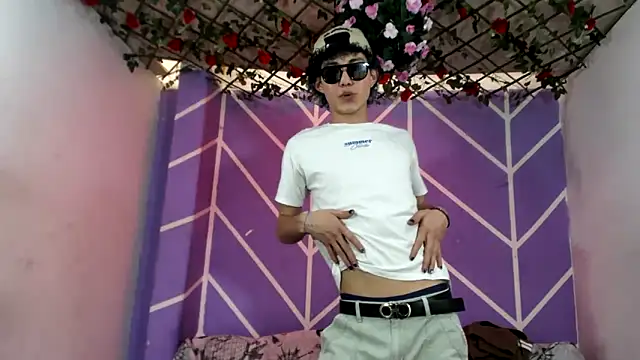 Snapshot of Maxxi_hot23 chatting on 09-19-25, 08:09 Maxxi hot23 online show from 09-19-25, 08:09