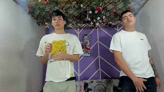 Snapshot of Maxxi_hot23 chatting on 10-09-25, 02:15 Maxxi hot23 online show from 10-09-25, 02:15