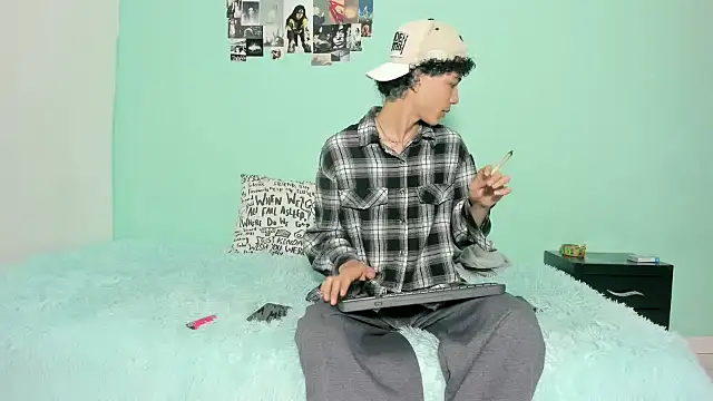 Snapshot of Maxxi_hot23 chatting on 11-07-25, 08:42 Maxxi hot23 online show from 11-07-25, 08:42