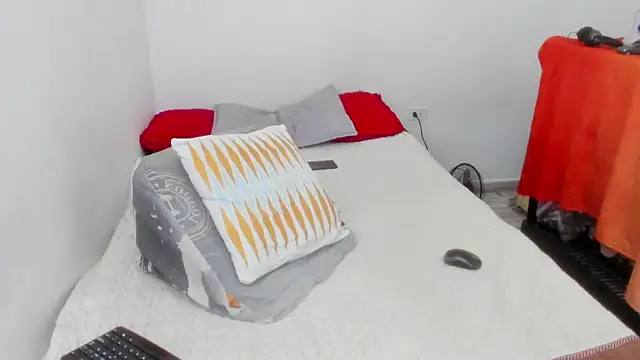 Snapshot of damian_c12 chatting on 03-06-25, 11:31 damian c12 online show from 03-06-25, 11:31