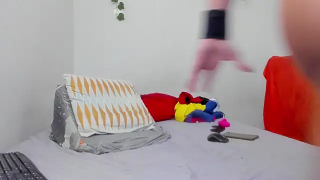 Snapshot of damian_c12 chatting on 03-09-25, 11:25 damian c12 online show from 03-09-25, 11:25