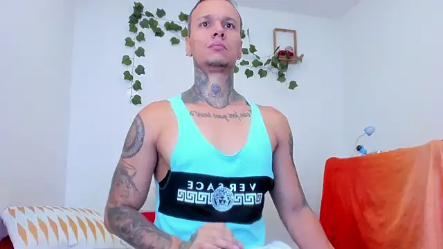 Snapshot of damian_c12 chatting on 03-14-25, 11:43 damian c12 online show from 03-14-25, 11:43