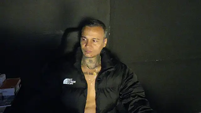 Snapshot of damian_c12 chatting on 03-08-26, 04:44 damian c12 online show from 03-08-26, 04:44