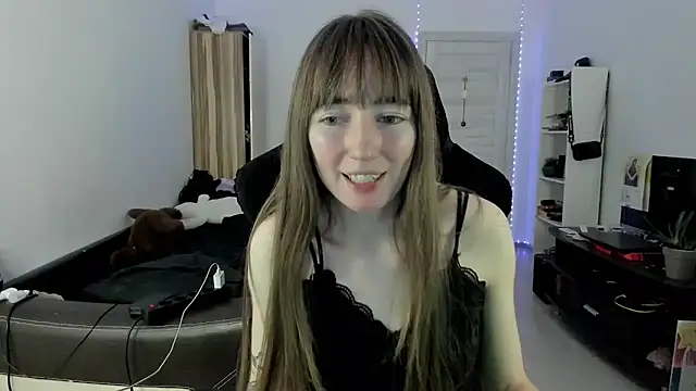 Snapshot of bekkawell chatting on 10-10-25, 05:01 bekkawell online show from 10-10-25, 05:01