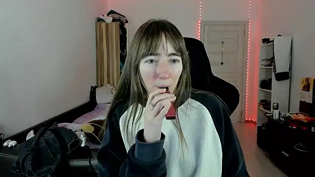 Snapshot of bekkawell chatting on 11-12-25, 04:18 bekkawell online show from 11-12-25, 04:18