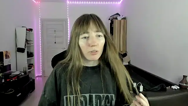 Snapshot of bekkawell chatting on 11-16-25, 04:12 bekkawell online show from 11-16-25, 04:12