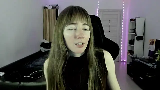 Snapshot of bekkawell chatting on 11-30-25, 04:44 bekkawell online show from 11-30-25, 04:44