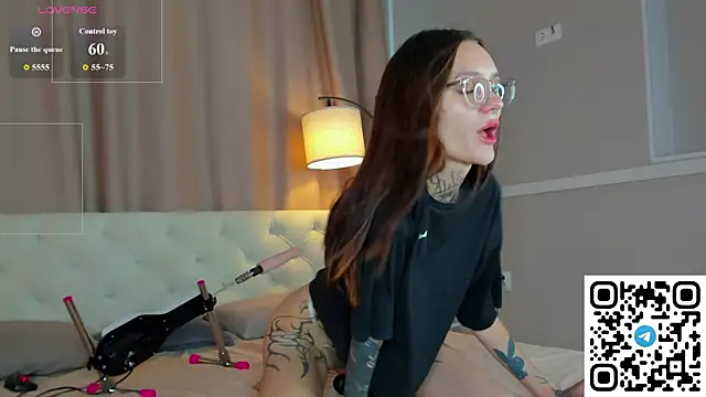 Snapshot of Selena_Sharp chatting on 07-04-26, 01:01 Selena Sharp online show from 07-04-26, 01:01