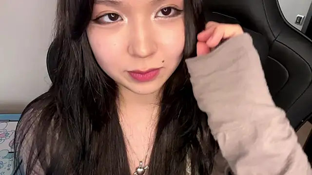 Snapshot of melana_love chatting on 03-20-25, 11:49 melana love online show from 03-20-25, 11:49