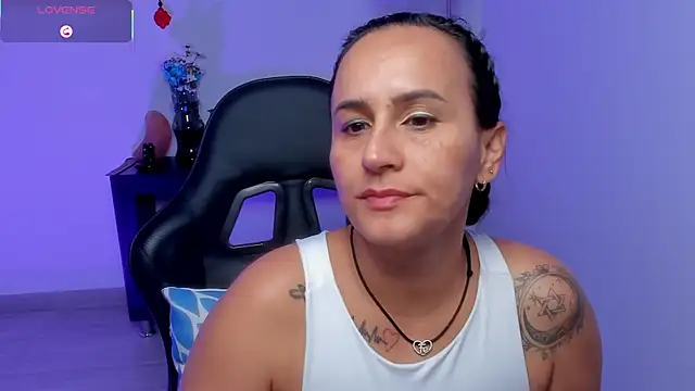 Snapshot of Sara_Charmy chatting on 06-06-26, 10:36 Sara Charmy online show from 06-06-26, 10:36