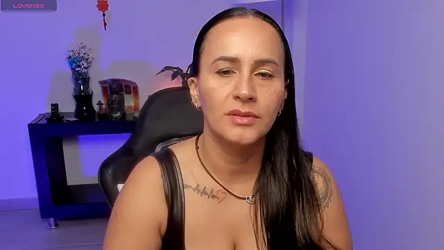 Snapshot of Sara_Charmy chatting on 06-12-26, 11:20 Sara Charmy online show from 06-12-26, 11:20