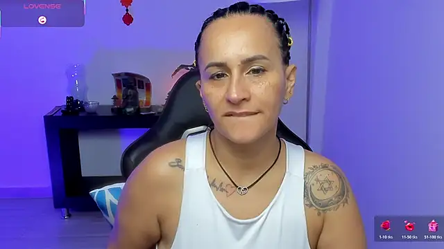 Snapshot of Sara_Charmy chatting on 06-18-26, 04:00 Sara Charmy online show from 06-18-26, 04:00