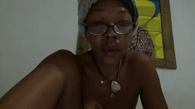 Snapshot of Ladyzee25 chatting on 09-19-25, 02:46 Ladyzee25 online show from 09-19-25, 02:46