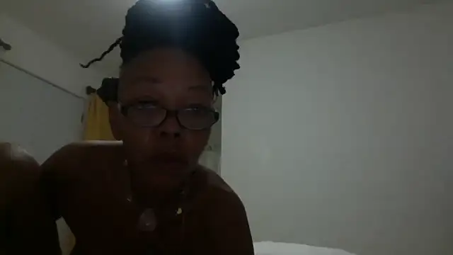 Snapshot of Ladyzee25 chatting on 09-24-25, 05:44 Ladyzee25 online show from 09-24-25, 05:44