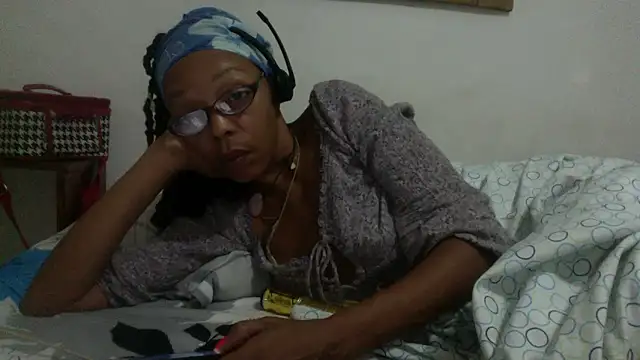 Snapshot of Ladyzee25 chatting on 09-25-25, 11:14 Ladyzee25 online show from 09-25-25, 11:14