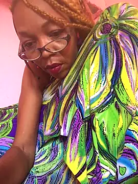 Snapshot of Ladyzee25 chatting on 11-10-25, 08:52 Ladyzee25 online show from 11-10-25, 08:52