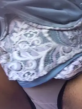 Snapshot of Ladyzee25 chatting on 11-18-25, 06:12 Ladyzee25 online show from 11-18-25, 06:12