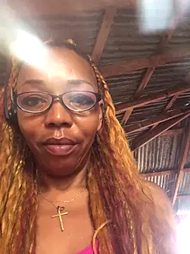 Snapshot of Ladyzee25 chatting on 11-27-25, 05:04 Ladyzee25 online show from 11-27-25, 05:04